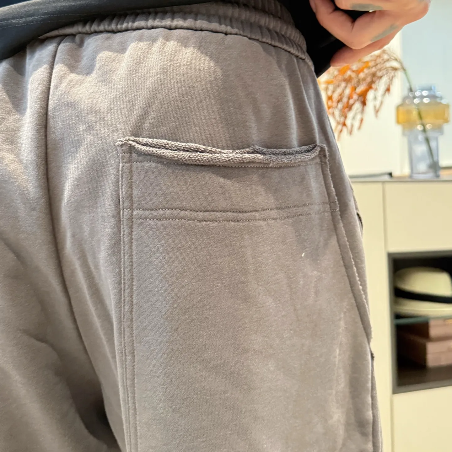 Balenciaga's three-standard complete 2026 summer New Arrival men's casual shorts, advanced custom-made Breathable fabric, Breathable fabric, extremely stretchy and comfortable, impeccable details, top-grade accessories, original logo design concept, delicate and soft feel! The upper body fit is awesome! Size: M-XXXL Please state your height and weight when ordering